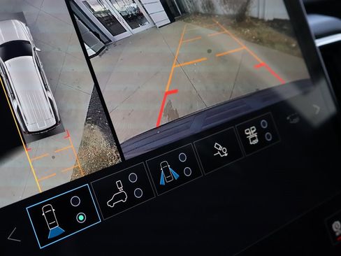 New 2026 GMC Yukon XL Denali w/ Denali Reserve Package image 32