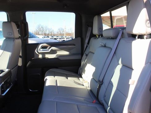 Used 2023 GMC Sierra 1500 SLT image 33