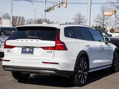Certified 2024 Volvo V60 B5 Cross Country Ultimate image 4