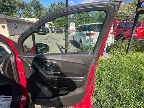 Used 2015 Chevrolet Trax LS AWD/4WD image 33