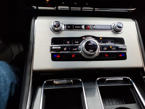 Used 2023 Lincoln Aviator AWD w/ Premium Package image 15