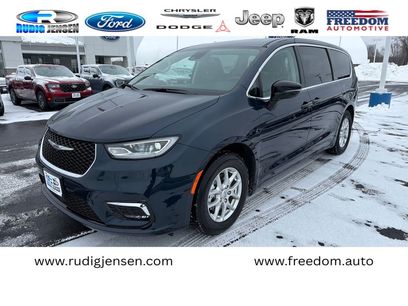 Used 2024 Chrysler Pacifica Touring-L