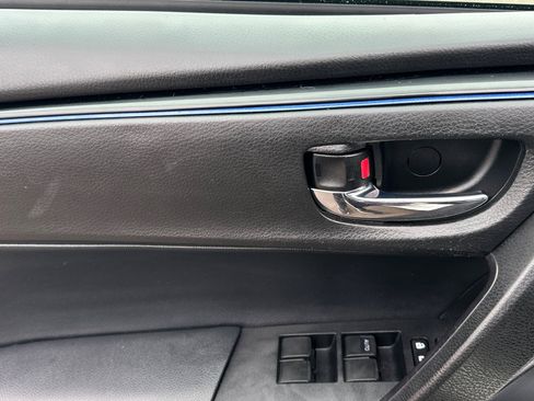 Used 2019 Toyota Corolla SE w/ Protection Package image 11