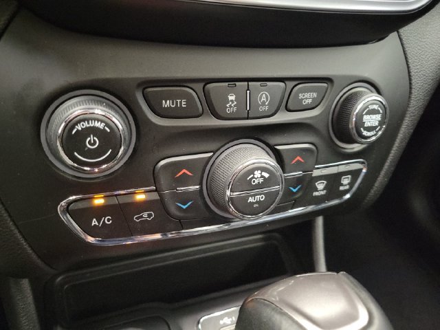 Used 2021 Jeep Cherokee Limited AWD/4WD image 24