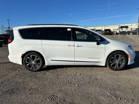 New 2026 Chrysler Pacifica Pinnacle image 2