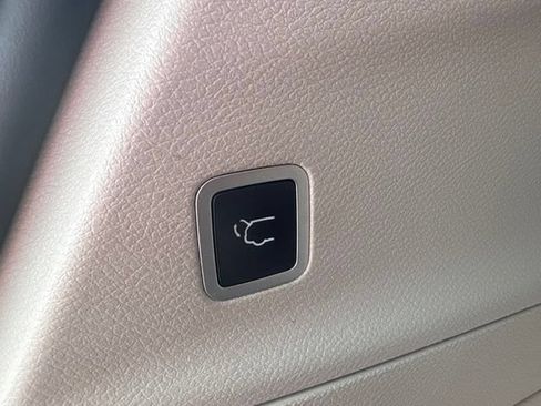 Used 2019 Chrysler Pacifica Limited w/ Advanced Safetytec Group FWD image 20