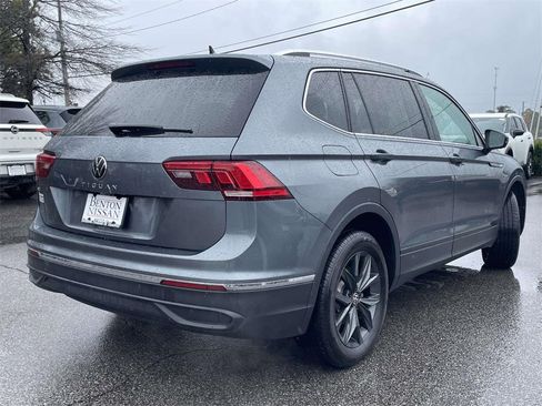 Used 2024 Volkswagen Tiguan SE image 3