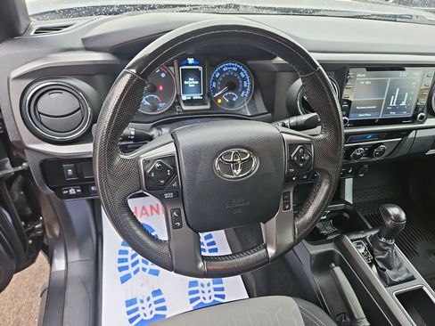 Used 2022 Toyota Tacoma TRD Off-Road w/ Technology Package AWD/4WD image 13