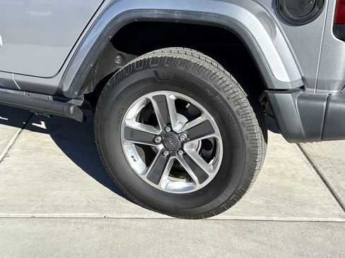 Used 2018 Jeep Wrangler Unlimited Sahara image 8