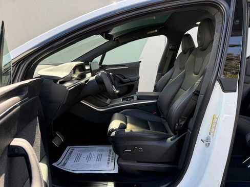 Used 2022 Tesla Model X Plaid image 11