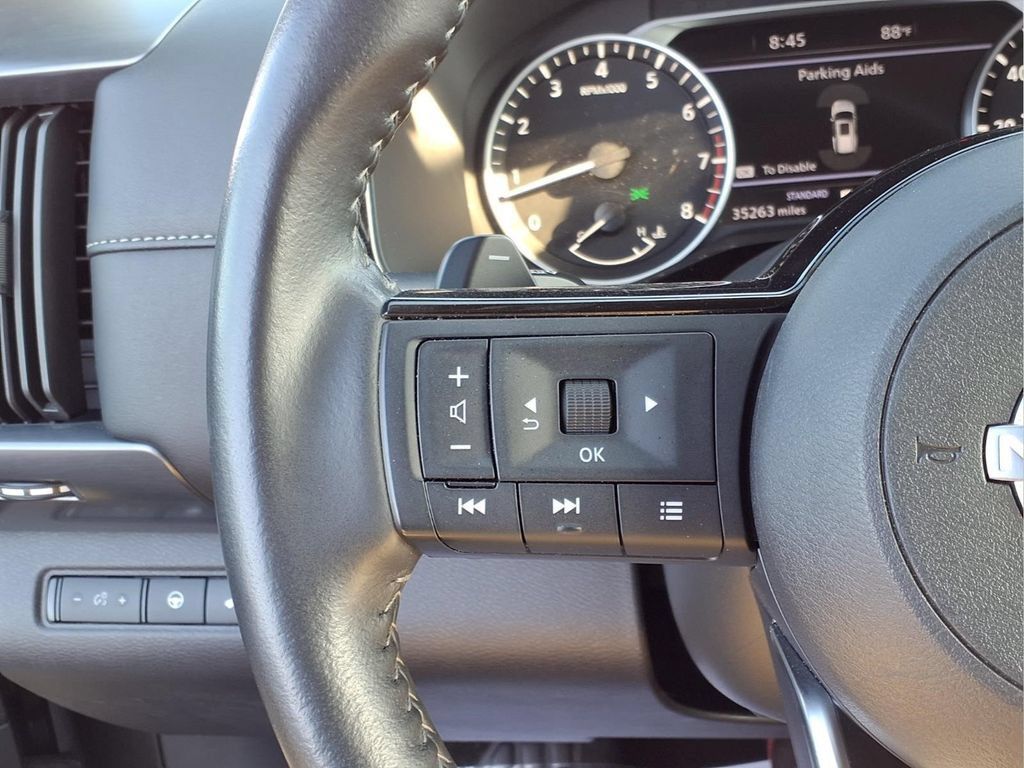 Used 2025 Nissan Pathfinder SL FWD image 16