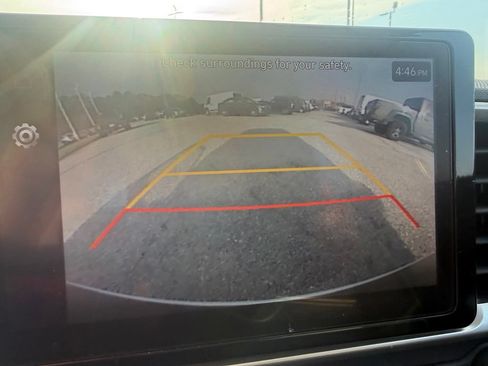 Used 2023 Hyundai Venue Limited FWD image 13
