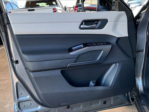 New 2026 Nissan Pathfinder SL AWD/4WD image 10