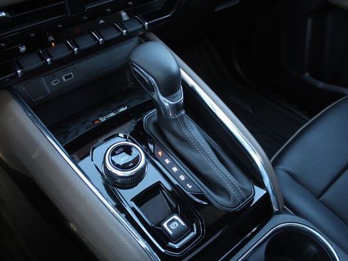 Used 2024 GMC Canyon Denali image 40