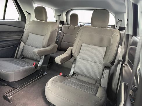 Used 2023 Ford Explorer XLT AWD/4WD image 13