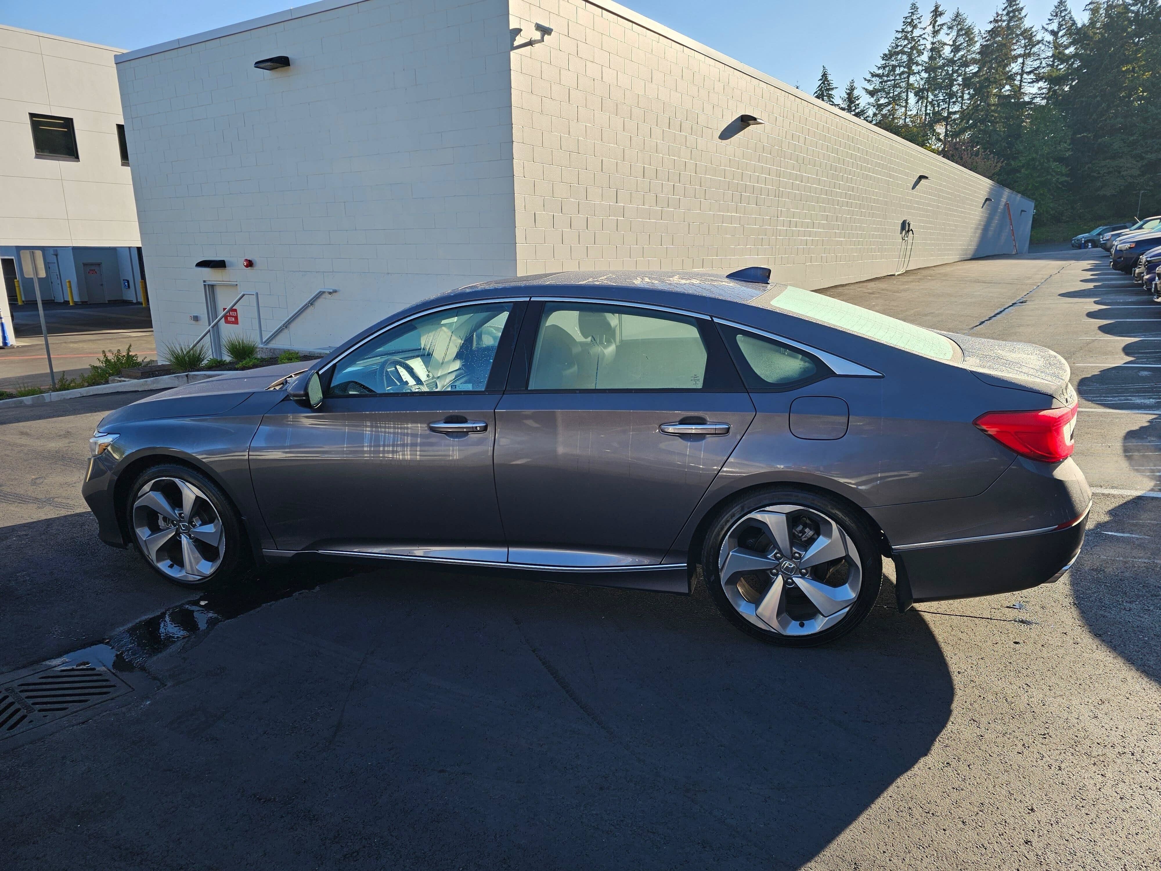 Used 2018 Honda Accord Touring image 4