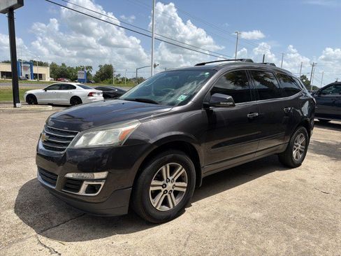Used 2017 Chevrolet Traverse LT w/ Traveler's Package FWD image 9
