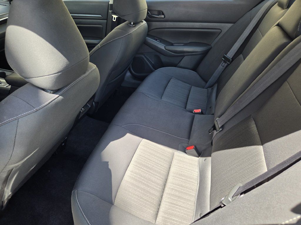 Used 2025 Nissan Altima 2.5 SV AWD/4WD image 23