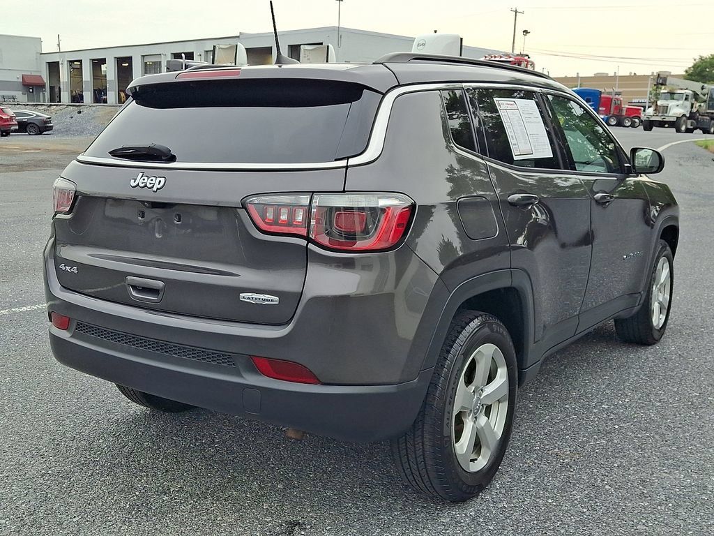 Used 2019 Jeep Compass Latitude w/ Cold Weather Group AWD/4WD image 4