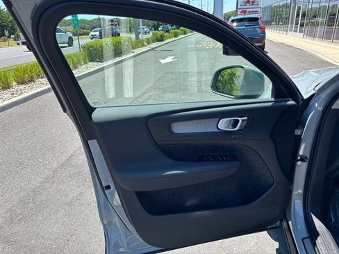 Used 2025 Volvo XC40 B5 Plus AWD/4WD image 19