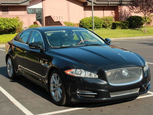 Used 2012 Jaguar XJ RWD image 3