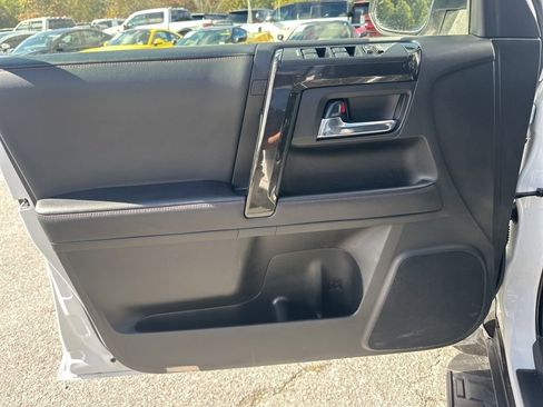 Used 2024 Toyota 4Runner TRD Off-Road Premium image 25