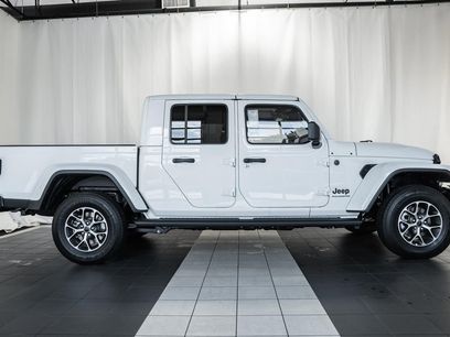 New 2025 Jeep Gladiator Sport
