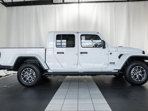 New 2025 Jeep Gladiator Sport image 3