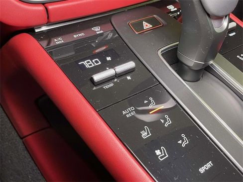 Used 2025 Porsche Macan image 33