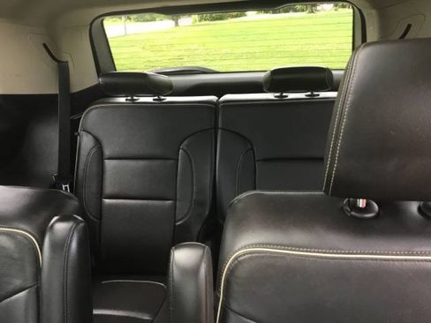 Used 2017 GMC Acadia Denali w/ Technology Package FWD image 11