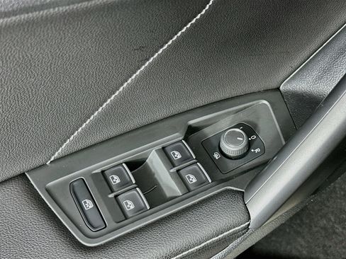Used 2023 Volkswagen Tiguan SE FWD image 17