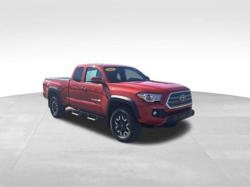 Used 2017 Toyota Tacoma TRD Off-Road w/ Tow Package image 7