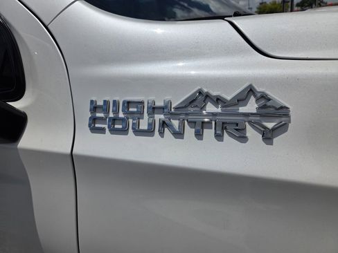 Used 2022 Chevrolet Suburban High Country AWD/4WD image 5