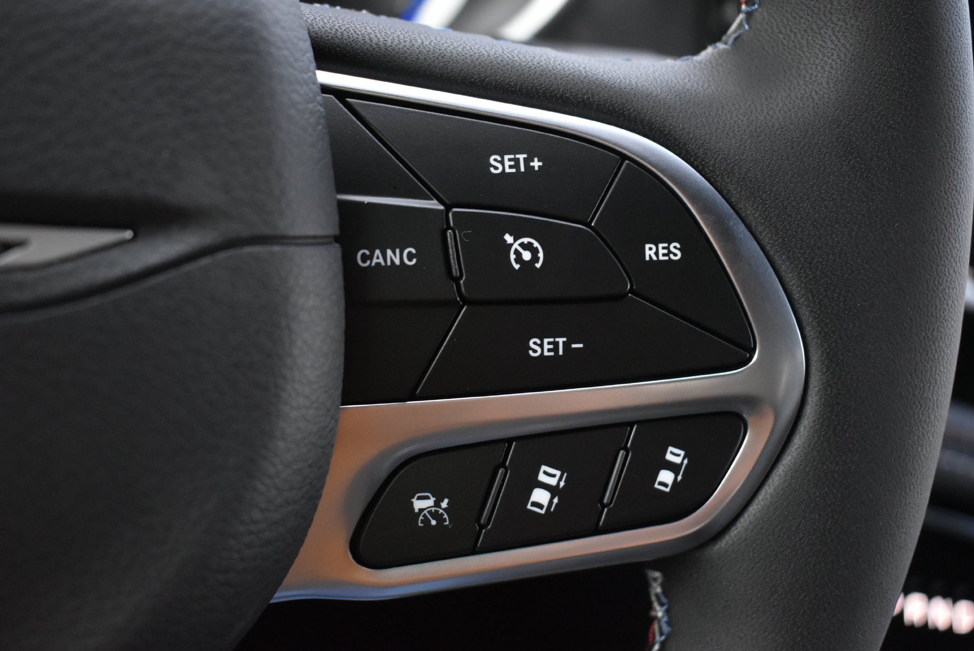 New 2027 Chrysler Pacifica Select AWD/4WD image 22