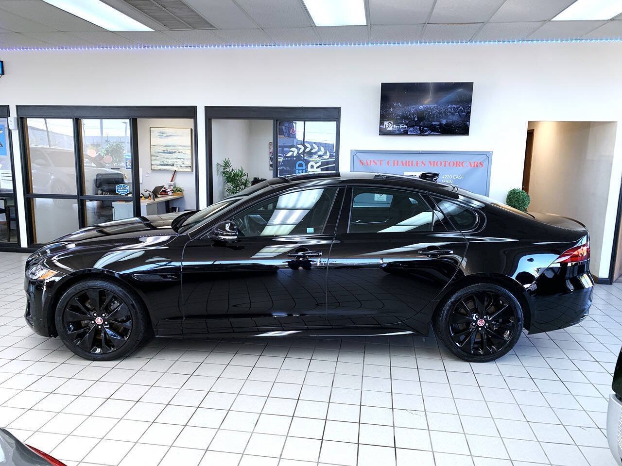 Used 2021 Jaguar XF R-Dynamic SE AWD/4WD image 3