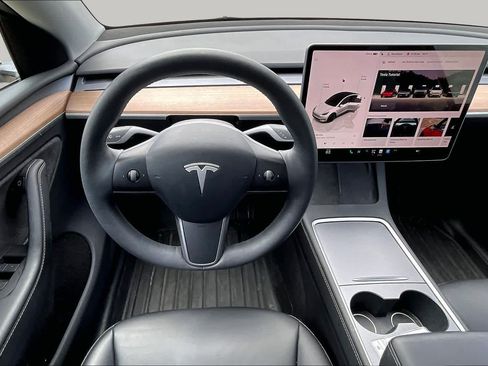 Used 2023 Tesla Model Y AWD image 5