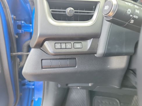 Used 2022 Lexus UX 200 w/ Accessory Package (Z2) FWD image 27