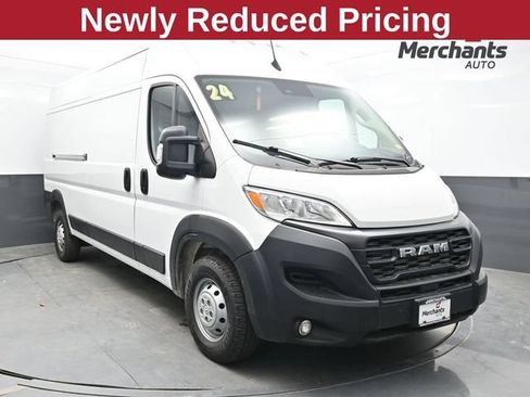 Used 2024 RAM ProMaster 2500 w/ Convenience Group FWD image 1