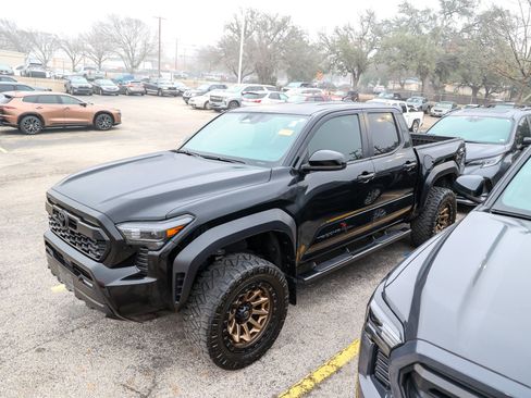 Used 2024 Toyota Tacoma TRD Off-Road image 3