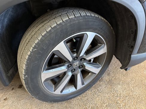 Used 2024 Honda Pilot Touring image 17