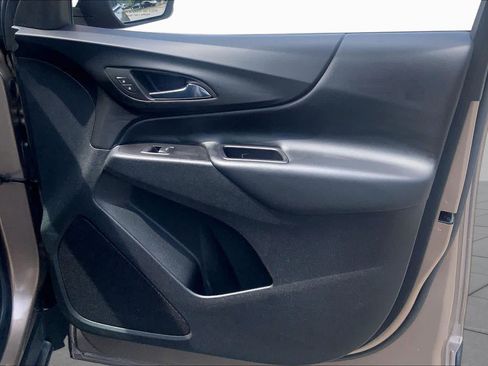 Used 2018 Chevrolet Equinox LT FWD image 21