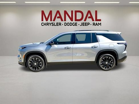 Used 2026 Chevrolet Traverse LT w/ Sun and Wheel Package FWD image 8