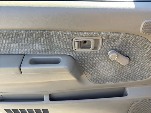 Used 1998 Nissan Frontier XE RWD image 15