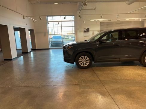 Used 2025 Toyota Grand Highlander FWD image 16