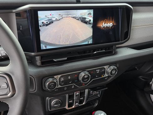 Used 2025 Jeep Wrangler Sport S image 9