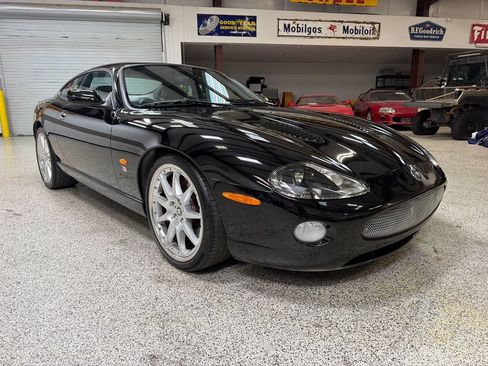 Used 2005 Jaguar XK8 Coupe RWD image 11