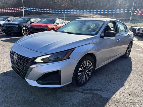 Used 2025 Nissan Altima 2.5 SV image 10