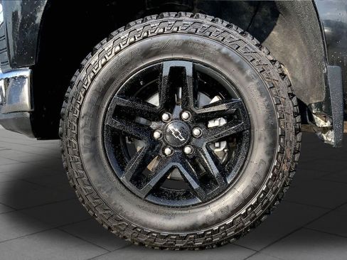 Used 2021 Chevrolet Silverado 1500 LT AWD/4WD image 11
