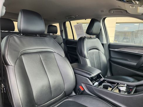 Used 2023 Jeep Grand Cherokee Limited w/ Luxury Tech Group II image 15