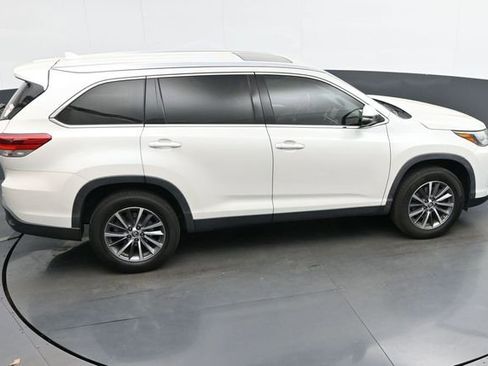 Used 2019 Toyota Highlander XLE image 26
